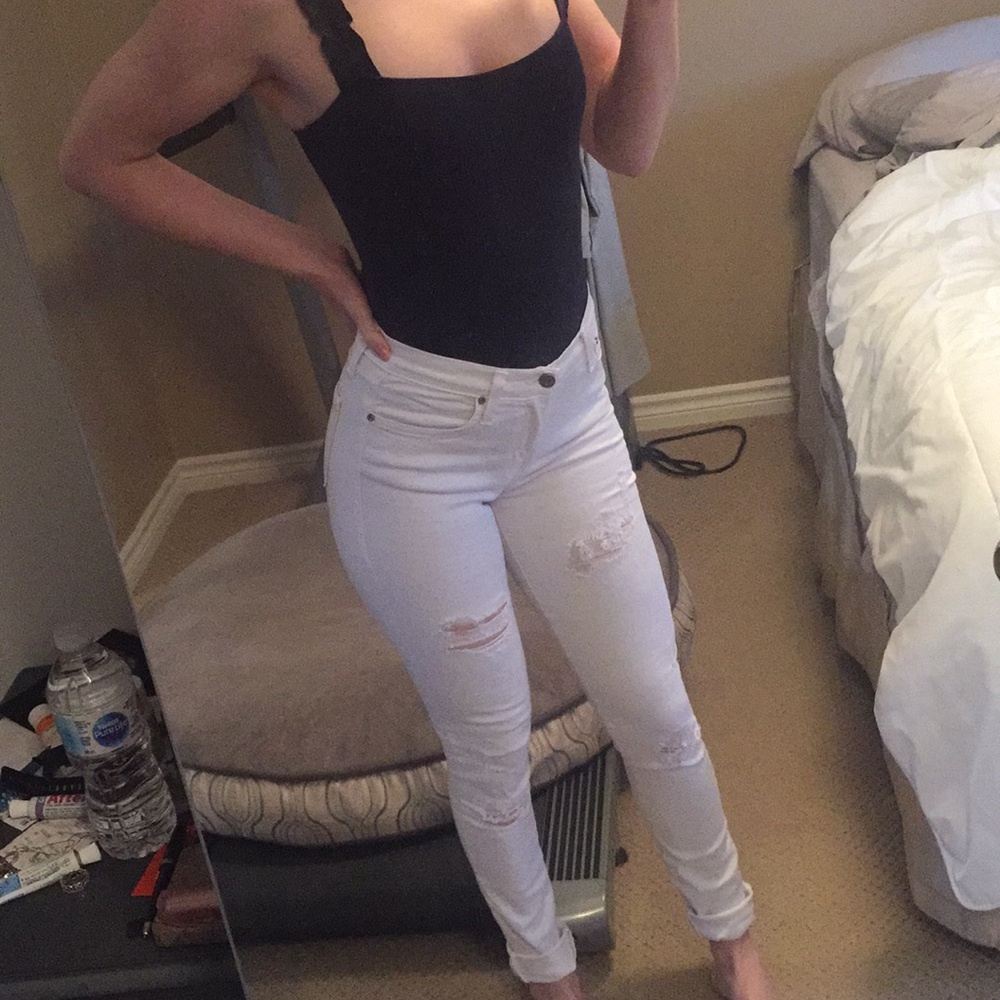 White distressed jeans🌼